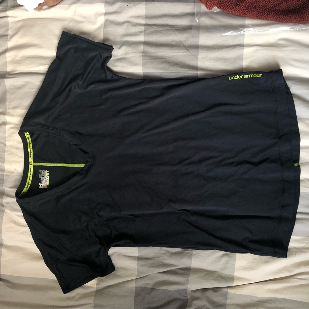 🦋3 for $25🦋 V-neck under armour workout shirt